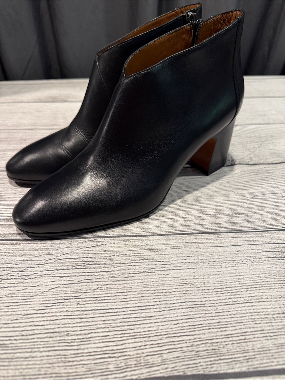 Women’s Aquatalia Elodina heeled ankle boots size 9 black